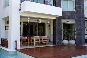 Stunning Ocean Front By Condo Boutique