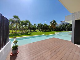 Stunning Ocean Front By Condo Boutique