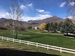 Wintergreen 3101 2 Bedroom Full Kitchen Condo Condo by Redawning