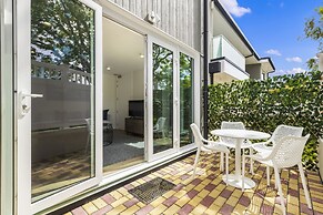 Brand New Retreat  Halfmoon Bay-Netflix