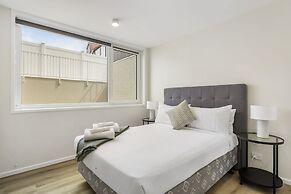 Brand New Retreat  Halfmoon Bay-Netflix