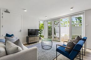 Brand New Retreat  Halfmoon Bay-Netflix