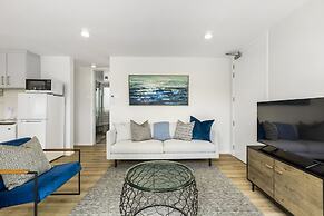 Brand New Retreat  Halfmoon Bay-Netflix