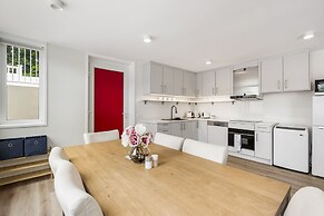 Brand New Retreat  Halfmoon Bay-Netflix
