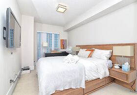 Bremner Blvd-CN Tower-Union Station