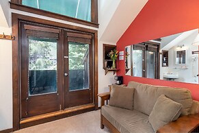 Manitou Lodge 9 Hotel Room by Alpine Lodging Telluride