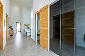 Large Private Pool Villa with 7 BR 7B