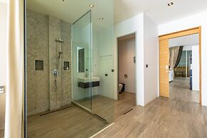 Large Private Pool Villa with 7 BR 7B