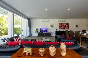 Modern 3 bedroom Pool Villa PG19