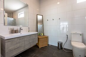 Modern 3 bedroom Pool Villa PG19