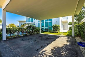 Modern 3 bedroom Pool Villa PG19