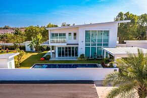 Modern 3 bedroom Pool Villa PG19