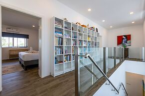 Modern 3 bedroom Pool Villa PG19