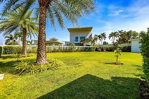 Modern 3 bedroom Pool Villa PG19