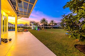 Modern 3 bedroom Pool Villa PG19