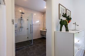 Modern 3 bedroom Pool Villa PG19