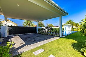 Modern 3 bedroom Pool Villa PG19