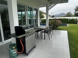 Modern 3 bedroom Pool Villa PG19