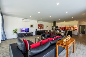 Modern 3 bedroom Pool Villa PG19