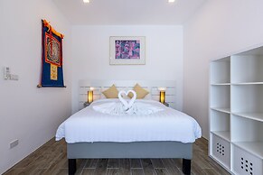 Modern 3 bedroom Pool Villa PG19