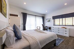 Modern 3 bedroom Pool Villa PG19