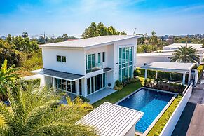 Modern 3 bedroom Pool Villa PG19