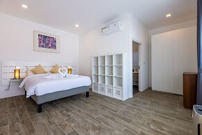 Modern 3 bedroom Pool Villa PG19