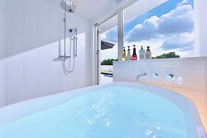 Crystal Villa Bayside