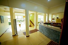 Lakefront Hotel Entebbe