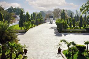 TreeHouse Sunrise Resort & Caravan Park