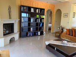 Stunning 3-bedroom Villa Near Malia Beach