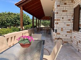 Stunning 3-bedroom Villa Near Malia Beach