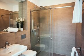 The Rix Studios & Suites