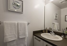 12 York St Condo - Financial District