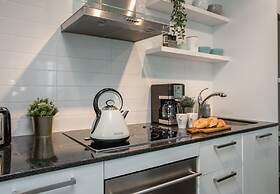 12 York St Condo - Financial District