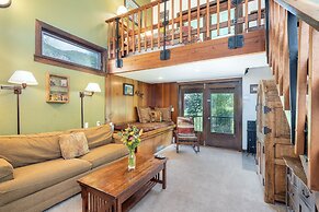 Manitou Lodge 5 Hotel Room by Alpine Lodging Telluride