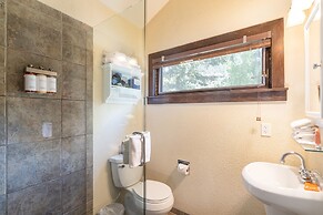 Manitou Lodge 5 Hotel Room by Alpine Lodging Telluride