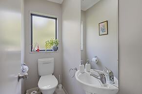 Spacious Family Home -Fully Fenced Yard