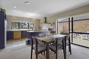 Spacious Family Home -Fully Fenced Yard