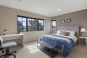 Spacious Family Home -Fully Fenced Yard