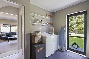 Spacious Family Home -Fully Fenced Yard