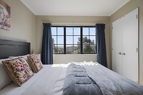 Spacious Family Home -Fully Fenced Yard