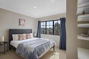 Spacious Family Home -Fully Fenced Yard