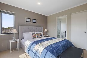 Spacious Family Home -Fully Fenced Yard