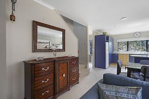 Spacious Family Home -Fully Fenced Yard