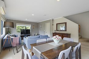 Spacious Family Home -Fully Fenced Yard