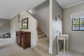 Spacious Family Home -Fully Fenced Yard