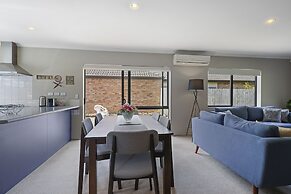 Spacious Family Home -Fully Fenced Yard