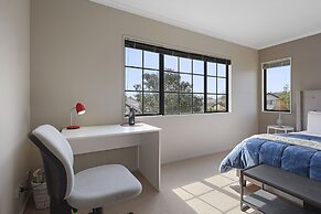 Spacious Family Home -Fully Fenced Yard