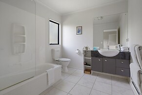 Spacious Family Home -Fully Fenced Yard